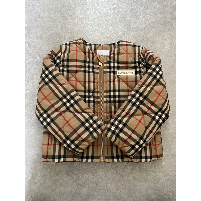 在庫あ新品 BURBERRY - 新品 バーバリー ダウン 104cm(4Y)の通販 by