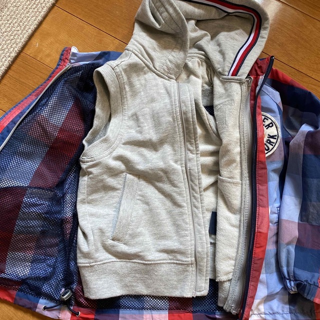 TOMMY HILFIGER(トミーヒルフィガー)のTOMMY キッズ キッズ/ベビー/マタニティのキッズ服男の子用(90cm~)(ジャケット/上着)の商品写真