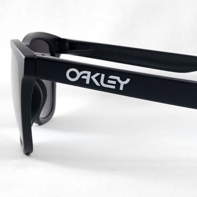 Oakley(オークリー)のOAKLEYオークリー9245ダークグレーサングラスフロッグスキンD0 メンズのファッション小物(サングラス/メガネ)の商品写真