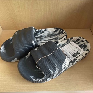 アディダス(adidas)の【新品】アディダス★サンダル アディレッタ 22 Carbon ★24.5cm(サンダル)