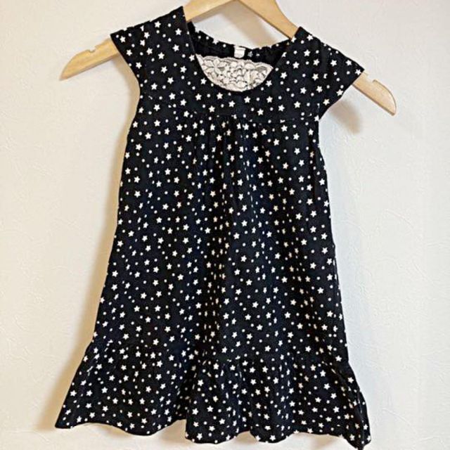 ✨可愛い✨　ワンピース　120  ブラック　星いっぱい キッズ/ベビー/マタニティのキッズ服女の子用(90cm~)(ワンピース)の商品写真