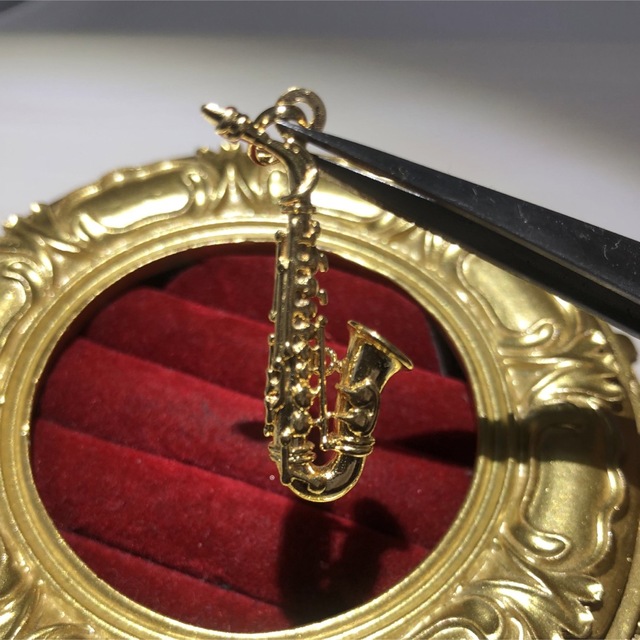 楽器モチーフの18金ygペンダントトップ
