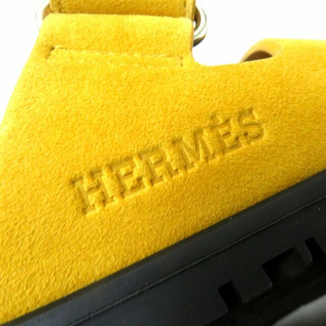 Hermes(エルメス)の極美品◎イタリア製 21年 HERMES エルメス シプレ FR2111152 レディース スウェードレザー フラットサンダル 黒×マスタード 37 箱・袋付き レディースの靴/シューズ(サンダル)の商品写真