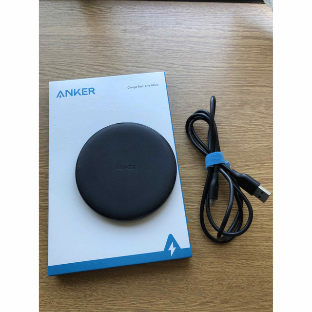 Anker(アンカー)の【美品】Anker ワイヤレス充電器 Qi認証  スマホ/家電/カメラのスマートフォン/携帯電話(バッテリー/充電器)の商品写真