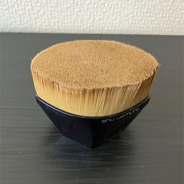 shu uemura(シュウウエムラ)の【送料込】shu uemura ペダル55ファンデーションブラシ コスメ/美容のメイク道具/ケアグッズ(ブラシ・チップ)の商品写真