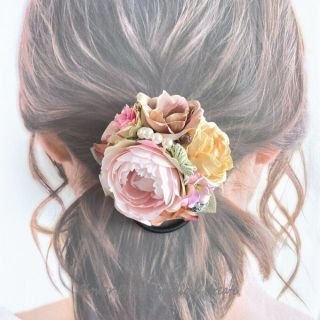 ピンクの薔薇とベージュローズのヘアゴム　お花　ベージュ　ヘアゴム　薔薇　バラ　ヘ(ヘアアクセサリー)