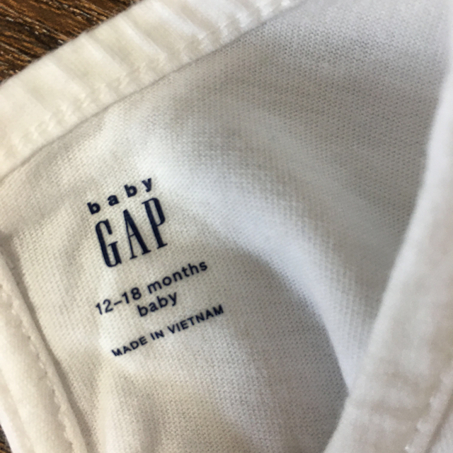 babyGAP(ベビーギャップ)のbabyGAP 白ワンピ キッズ/ベビー/マタニティのベビー服(~85cm)(ワンピース)の商品写真