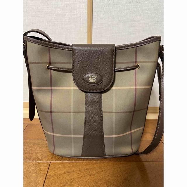 BURBERRY(バーバリー)の＊お値下げ致しました＊バーバリー　ショルダーバッグ　ノバチェック レディースのバッグ(ショルダーバッグ)の商品写真