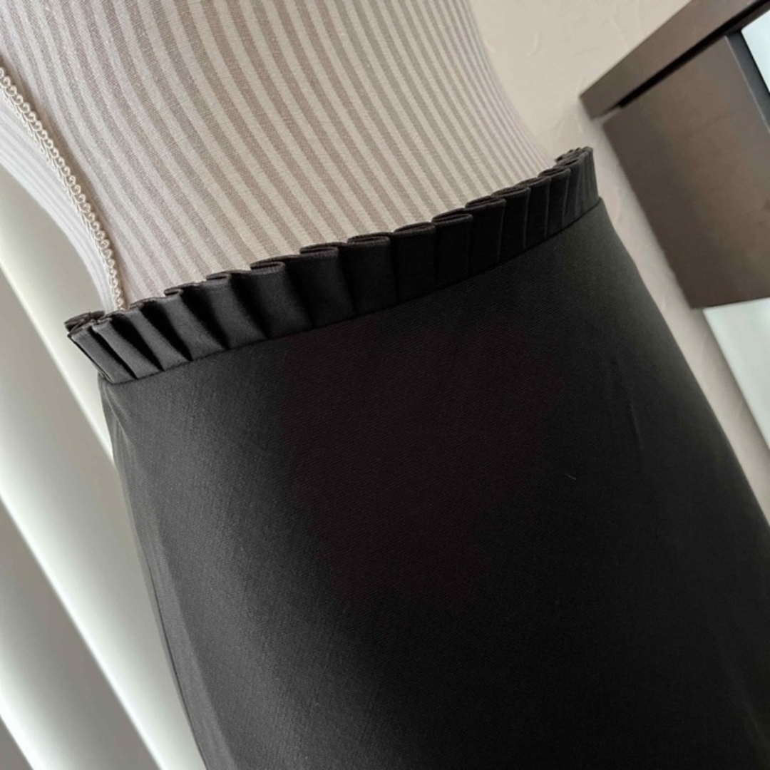 Emporio Armani(エンポリオアルマーニ)のエンポリオアルマーニ   デザイン美ラインスカート　濃グレー レディースのスカート(ひざ丈スカート)の商品写真