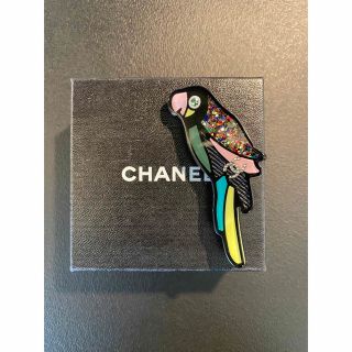 シャネル(CHANEL)のシャネル CHANEL ブローチ オウム(ブローチ/コサージュ)