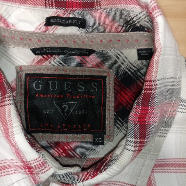 GUESS(ゲス)の【即日発送】美品。GUESS カジュアルシャツ メンズのトップス(シャツ)の商品写真