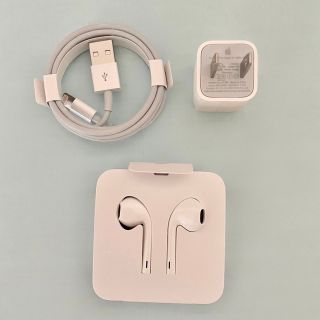 アップル(Apple)の【新品未使用】iPhone付属品　充電器、イヤフォン(ヘッドフォン/イヤフォン)