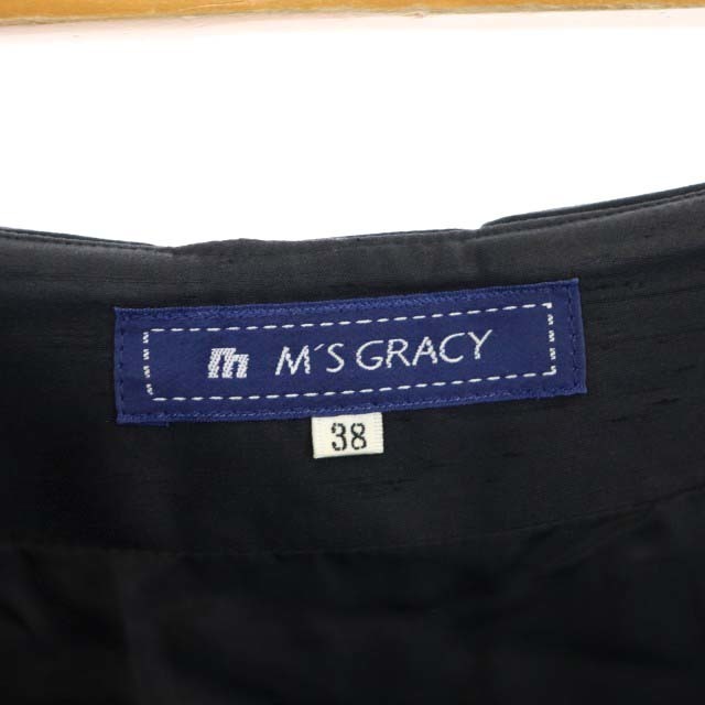 M'S GRACY(エムズグレイシー)のエムズグレイシー タックスカート フレア ひざ丈 38 黒 ブラック ■OS レディースのスカート(ひざ丈スカート)の商品写真