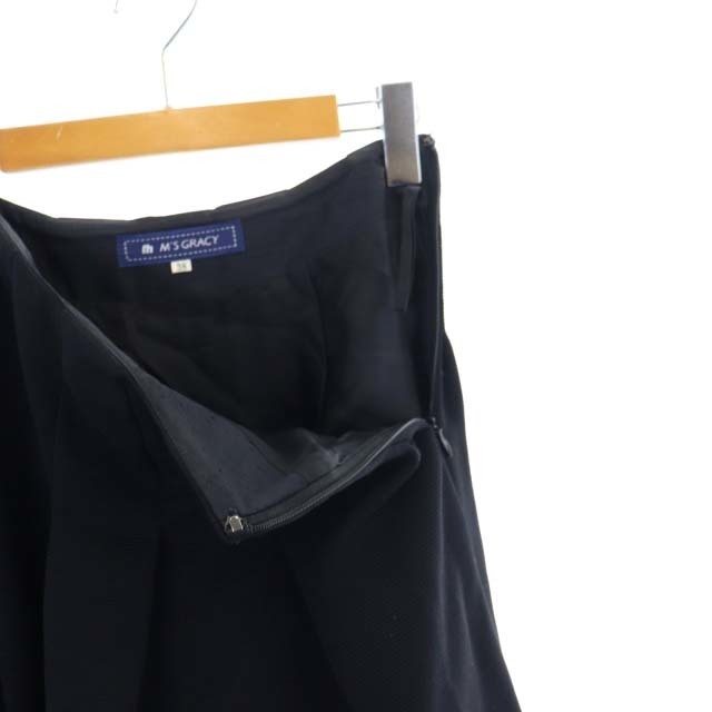M'S GRACY(エムズグレイシー)のエムズグレイシー タックスカート フレア ひざ丈 38 黒 ブラック ■OS レディースのスカート(ひざ丈スカート)の商品写真