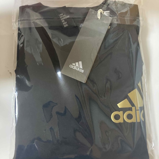 adidas(アディダス)のadidasＴシャツ　Ｍ　新品 メンズのトップス(Tシャツ/カットソー(半袖/袖なし))の商品写真