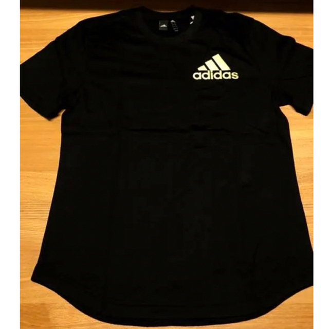 adidas(アディダス)のadidasＴシャツ　Ｍ　新品 メンズのトップス(Tシャツ/カットソー(半袖/袖なし))の商品写真