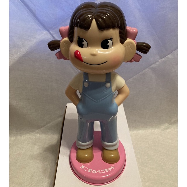 不二家(フジヤ)の［新品・未開封]ペコちゃん人形　水色　首振り エンタメ/ホビーのおもちゃ/ぬいぐるみ(キャラクターグッズ)の商品写真