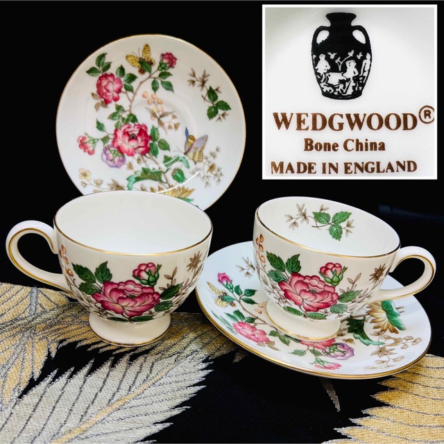 色鍋島希少WEDG WOOD  ウェッジウッド黒壺　牡丹蝶々絵　カップ＆ソーサー　2客