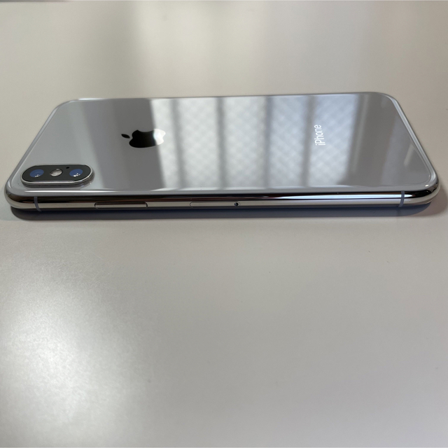 iPhone(アイフォーン)のiphone x  simフリー シルバー スマホ/家電/カメラのスマートフォン/携帯電話(スマートフォン本体)の商品写真