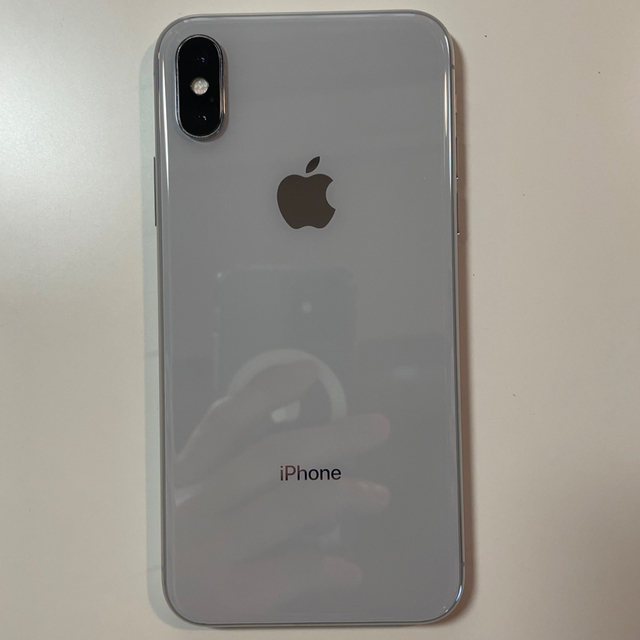 iPhone(アイフォーン)のiphone x  simフリー シルバー スマホ/家電/カメラのスマートフォン/携帯電話(スマートフォン本体)の商品写真