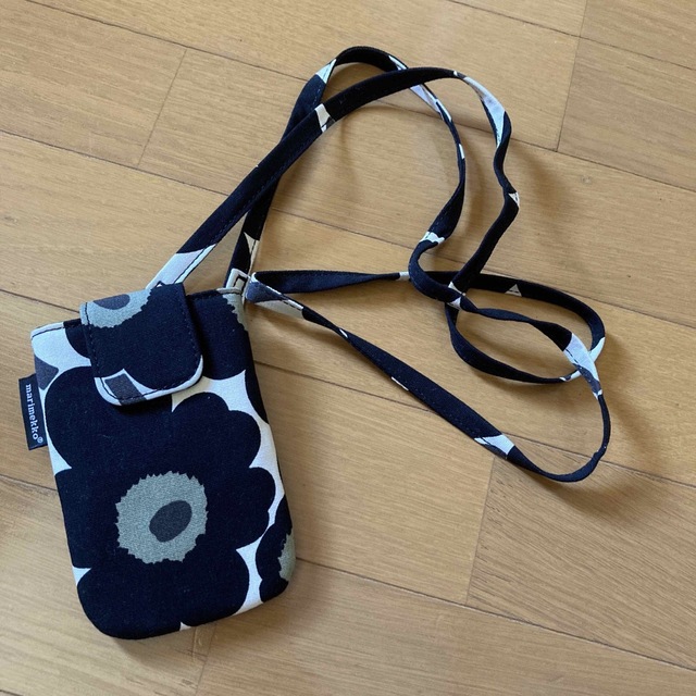 marimekko(マリメッコ)のマリメッコ　ショルダーケース　スマホ　肩掛け スマホ/家電/カメラのスマホアクセサリー(ネックストラップ)の商品写真