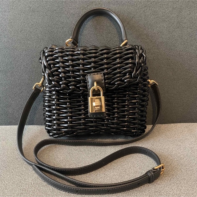 DOLCE&GABBANA - DOLCE&GABBANA 美品 エナメル ロック フラップバッグ