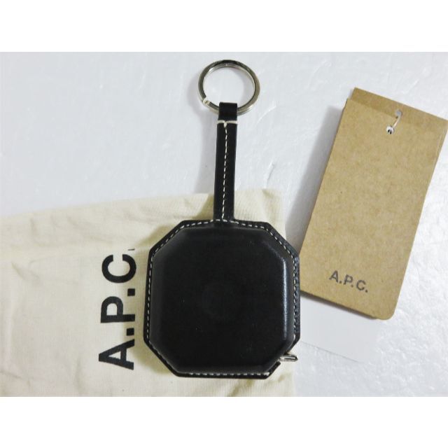 A.P.C(アーペーセー)の定価2万 A.P.C. AMBRE TAPE MEASURE 150cm レザー レディースのファッション小物(その他)の商品写真