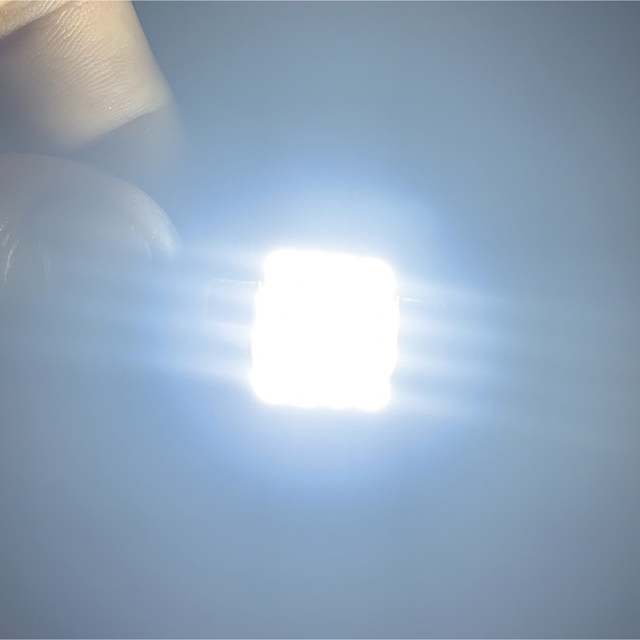 T10 31mm LED/2個/ルームランプ インプレッサ BRZ レヴォーグ 自動車/バイクの自動車(車内アクセサリ)の商品写真