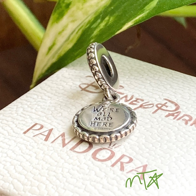 Disney(ディズニー)のPandora Disney Parks Cheshire Cat Alice レディースのアクセサリー(チャーム)の商品写真