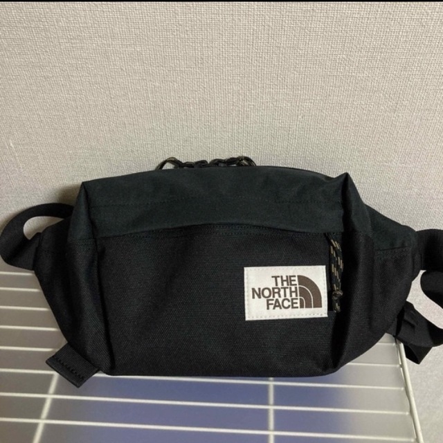 THE NORTH FACE(ザノースフェイス)の【⭐️お値下げ中】THE NORTHFACE ボディバッグ　未使用 レディースのバッグ(ボディバッグ/ウエストポーチ)の商品写真