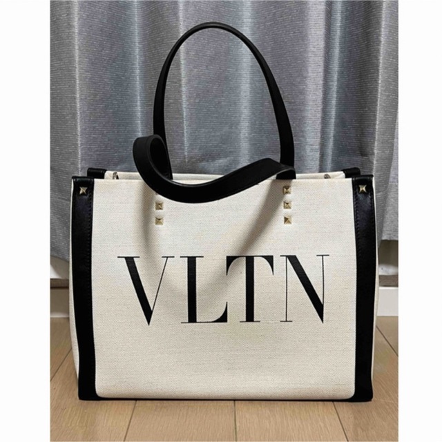 ヴァレンティノ　VLTN トートバッグ　キャンバストート