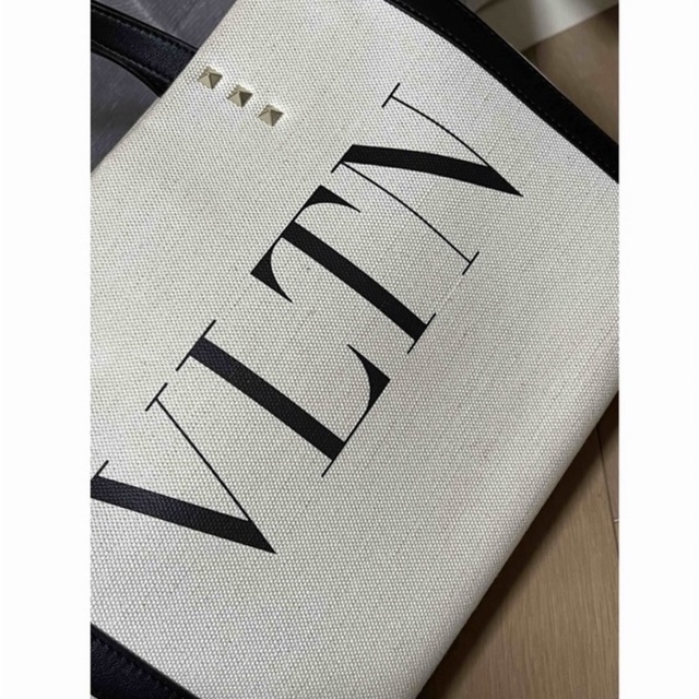 ヴァレンティノ　VLTN トートバッグ　キャンバストート