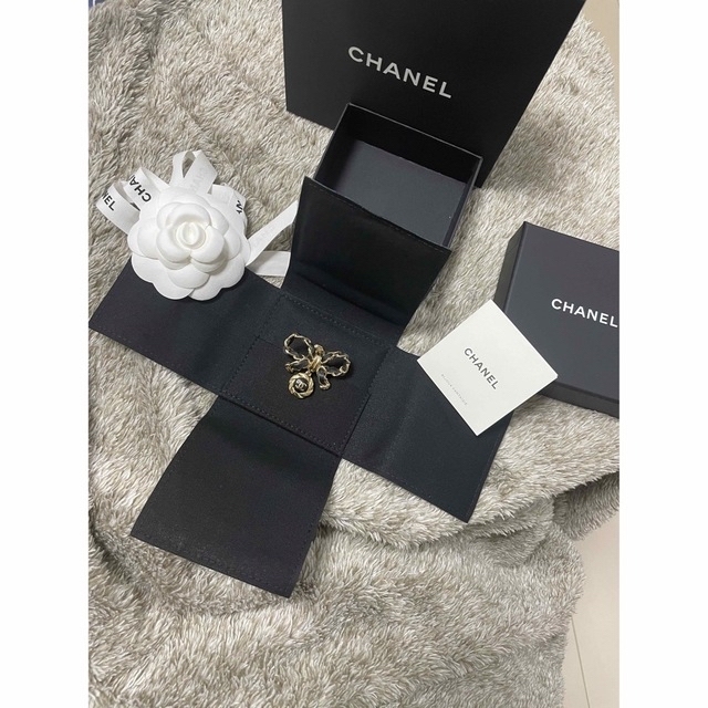 CHANEL ブローチ限定