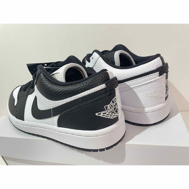Jordan Brand（NIKE）(ジョーダン)の【新品】23.5cm  Nike WMNS AirJordan1Lowオマージュ レディースの靴/シューズ(スニーカー)の商品写真