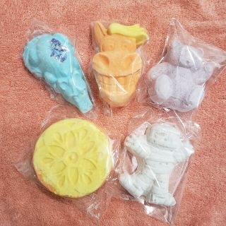 ラッシュ(LUSH)の【匿名配送】新品未使用LUSHバスボム5個(入浴剤/バスソルト)