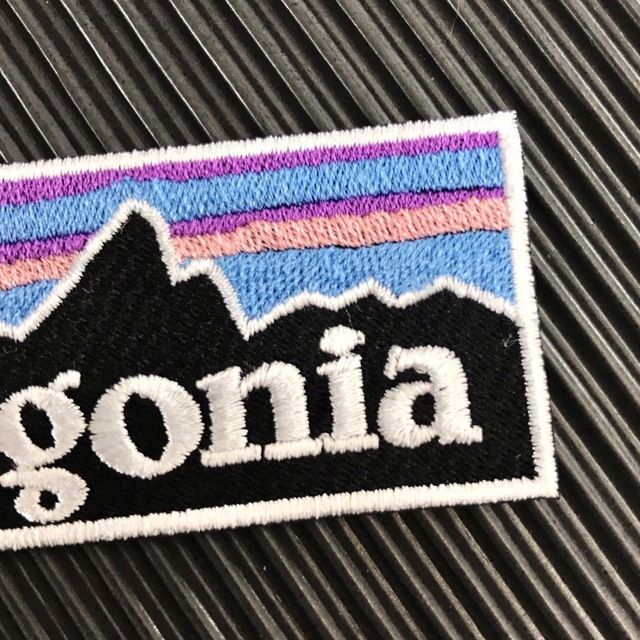 patagonia(パタゴニア)のPATAGONIA フィッツロイ&SUNSET アイロンワッペン2枚セット 48 レディースのバッグ(その他)の商品写真