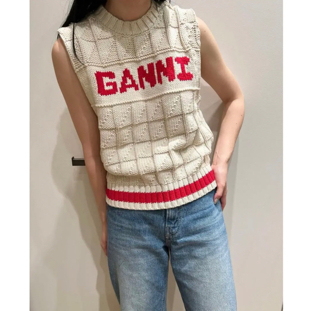 TOMORROWLAND(トゥモローランド)の23SS ☆新品・未使用☆ GANNI  ロゴ　コットン　ニット　ベスト レディースのトップス(ベスト/ジレ)の商品写真