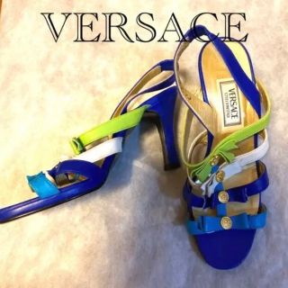 ヴェルサーチ(VERSACE)のVERSACE バイカラーデザインサンダル　ハイヒール(ハイヒール/パンプス)