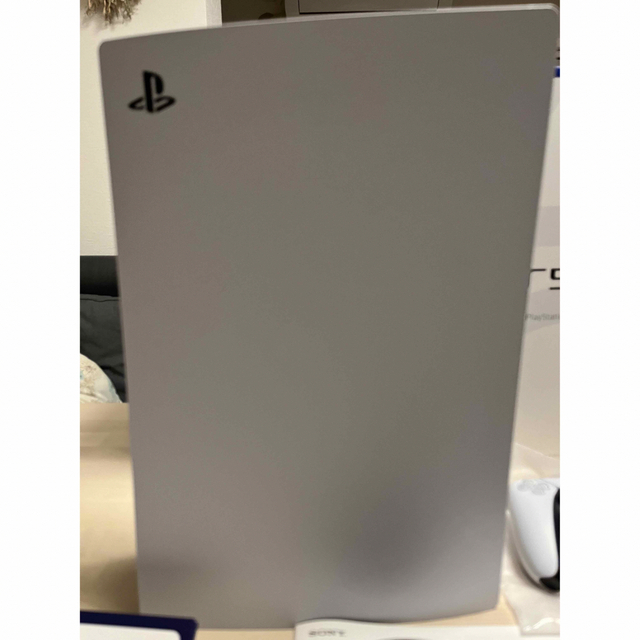 SONY(ソニー)の極美品 PS5 本体 残り2年の保証付き 新品保護フィルム付き ディスクドライブ エンタメ/ホビーのゲームソフト/ゲーム機本体(家庭用ゲーム機本体)の商品写真