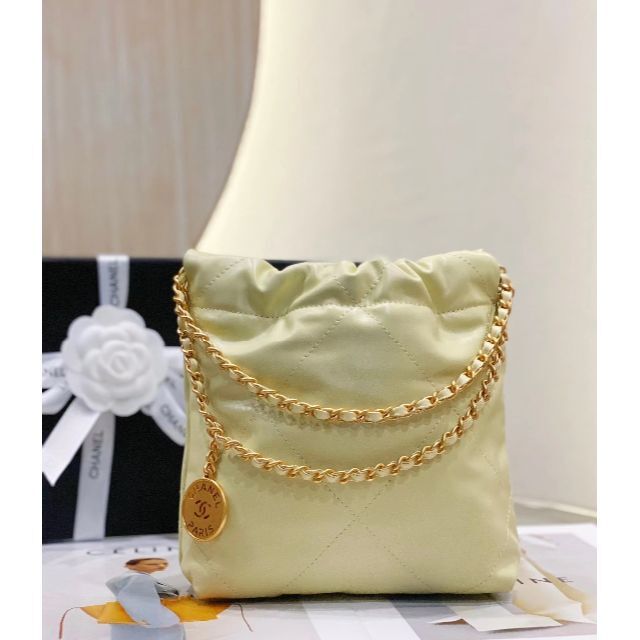 超人気✨シャネル 22バッグ ミニ 黒 ゴールド ショルダーバッグ 入手