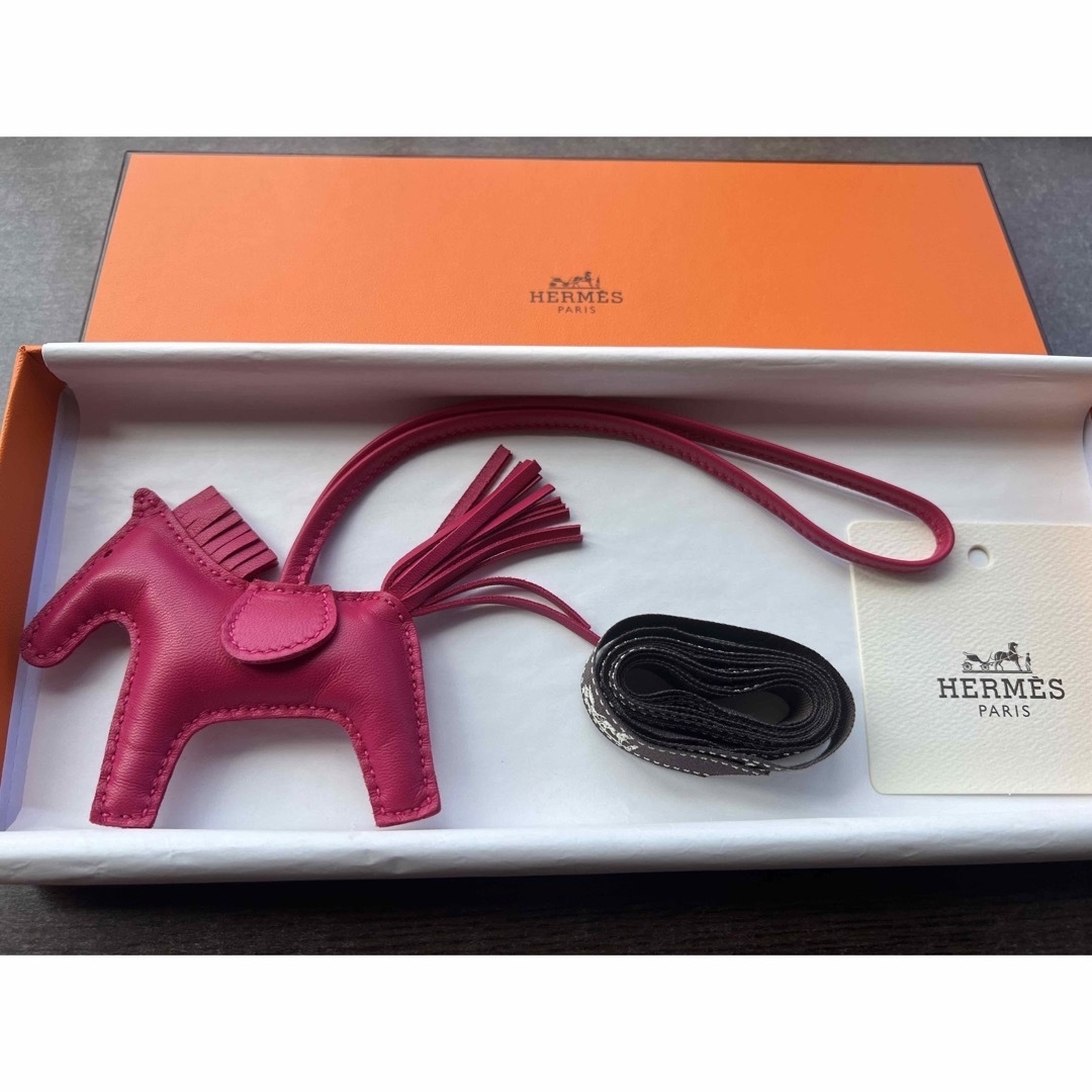 Hermes(エルメス)の(新品未使用) HERMES  エルメス　ロデオ　ローズメキシコチャームPM レディースのアクセサリー(チャーム)の商品写真