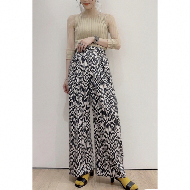 Ameri VINTAGE(アメリヴィンテージ)の新品未使用AMERI GEOMETRIC PATTERN LOOSE PANTS レディースのパンツ(カジュアルパンツ)の商品写真