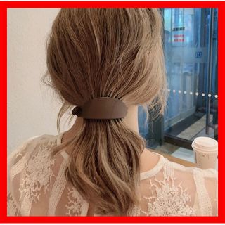 バナナクリップ　マット ブラウン  バレッタ ヘアクリップ 韓国 かわいい 茶色(バレッタ/ヘアクリップ)