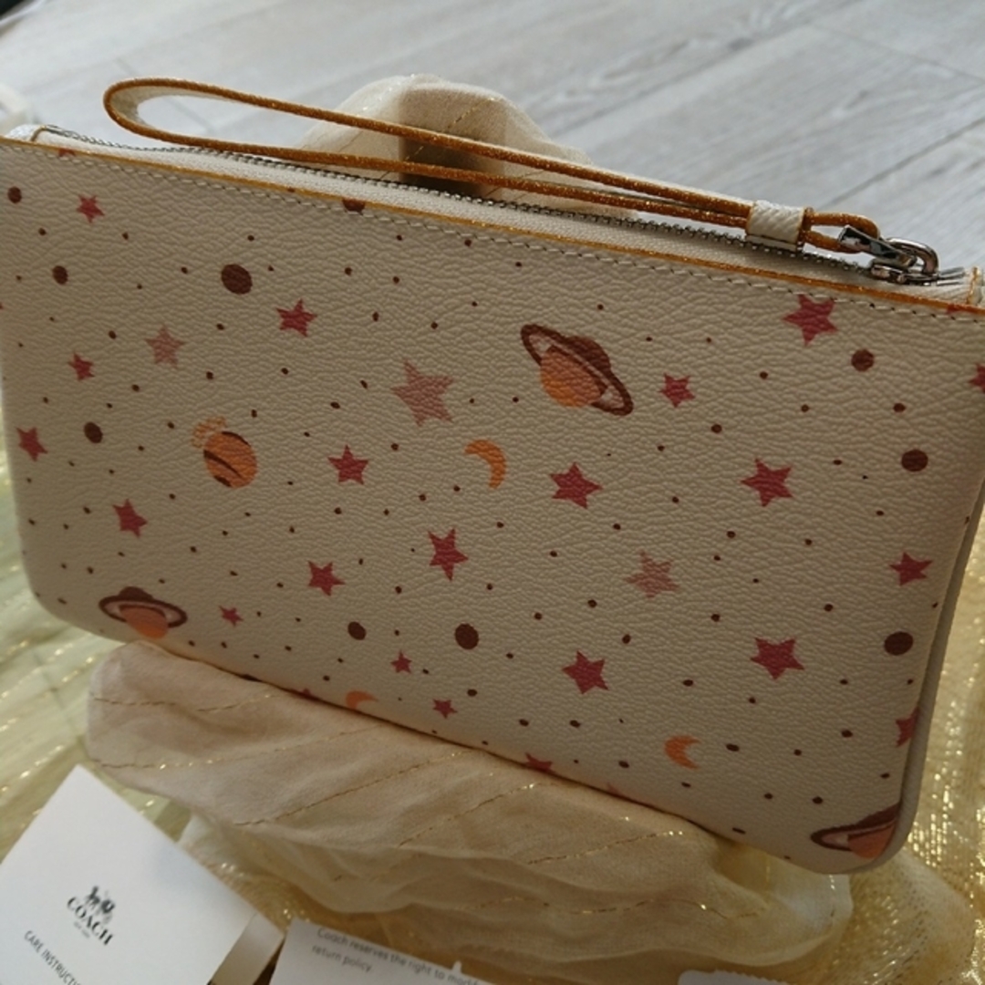 バレンタインに如何？COACHプラネット柄が可愛いお財布兼ポーチ♪(*´ω｀*)