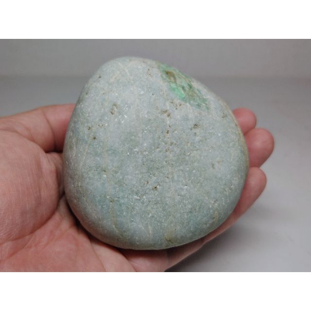 淡青緑 685g 翡翠 ヒスイ 翡翠原石 原石 鉱物 鑑賞石 自然石 誕生石宝石