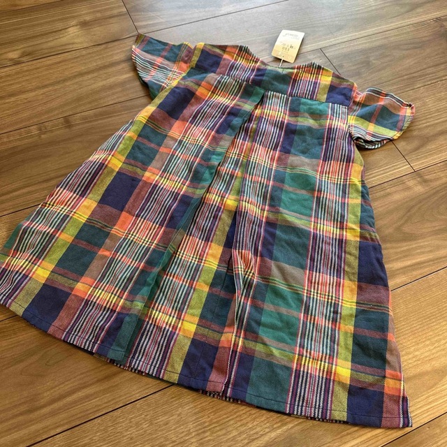 Combi mini(コンビミニ)の新品　コンビミニ　combi mini チェック柄ワンピース　120 キッズ/ベビー/マタニティのキッズ服女の子用(90cm~)(ワンピース)の商品写真