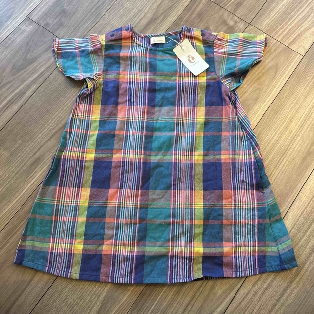 Combi mini(コンビミニ)の新品　コンビミニ　combi mini チェック柄ワンピース　120 キッズ/ベビー/マタニティのキッズ服女の子用(90cm~)(ワンピース)の商品写真