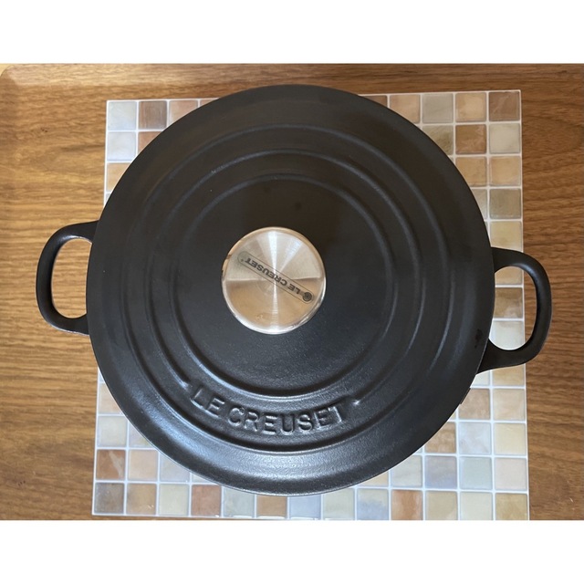 LE CREUSET(ルクルーゼ)のル・クルーゼ　ココット・ロンド 20cm マットブラック  インテリア/住まい/日用品のキッチン/食器(鍋/フライパン)の商品写真