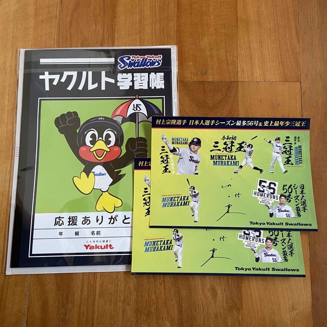 東京ヤクルトスワローズ(トウキョウヤクルトスワローズ)のヤクルト 村上宗隆選手 ステッカー つば九郎 ノート スポーツ/アウトドアの野球(記念品/関連グッズ)の商品写真