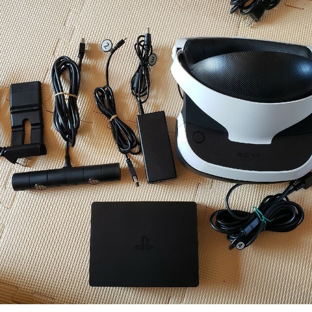 Playstation VR + Camera エンタメ/ホビーのゲームソフト/ゲーム機本体(家庭用ゲーム機本体)の商品写真